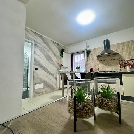 Casa Alessio - Elegante Appartamento Nel Cuore Di Cesano Maderno Εξωτερικό φωτογραφία