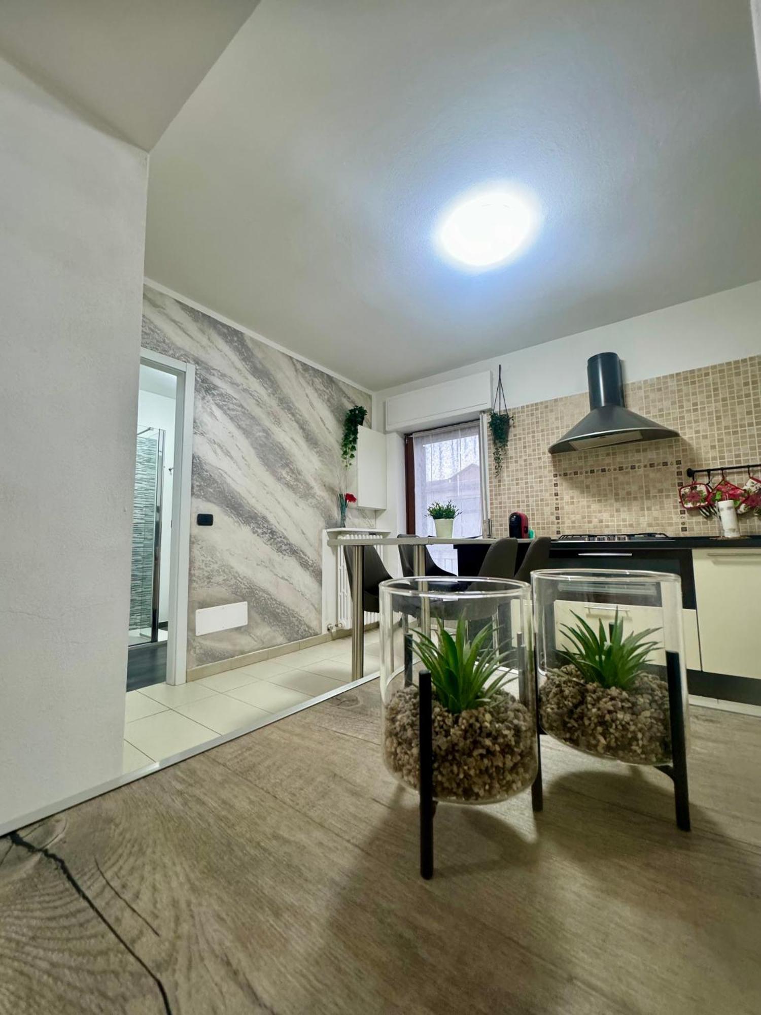 Casa Alessio - Elegante Appartamento Nel Cuore Di Cesano Maderno Εξωτερικό φωτογραφία