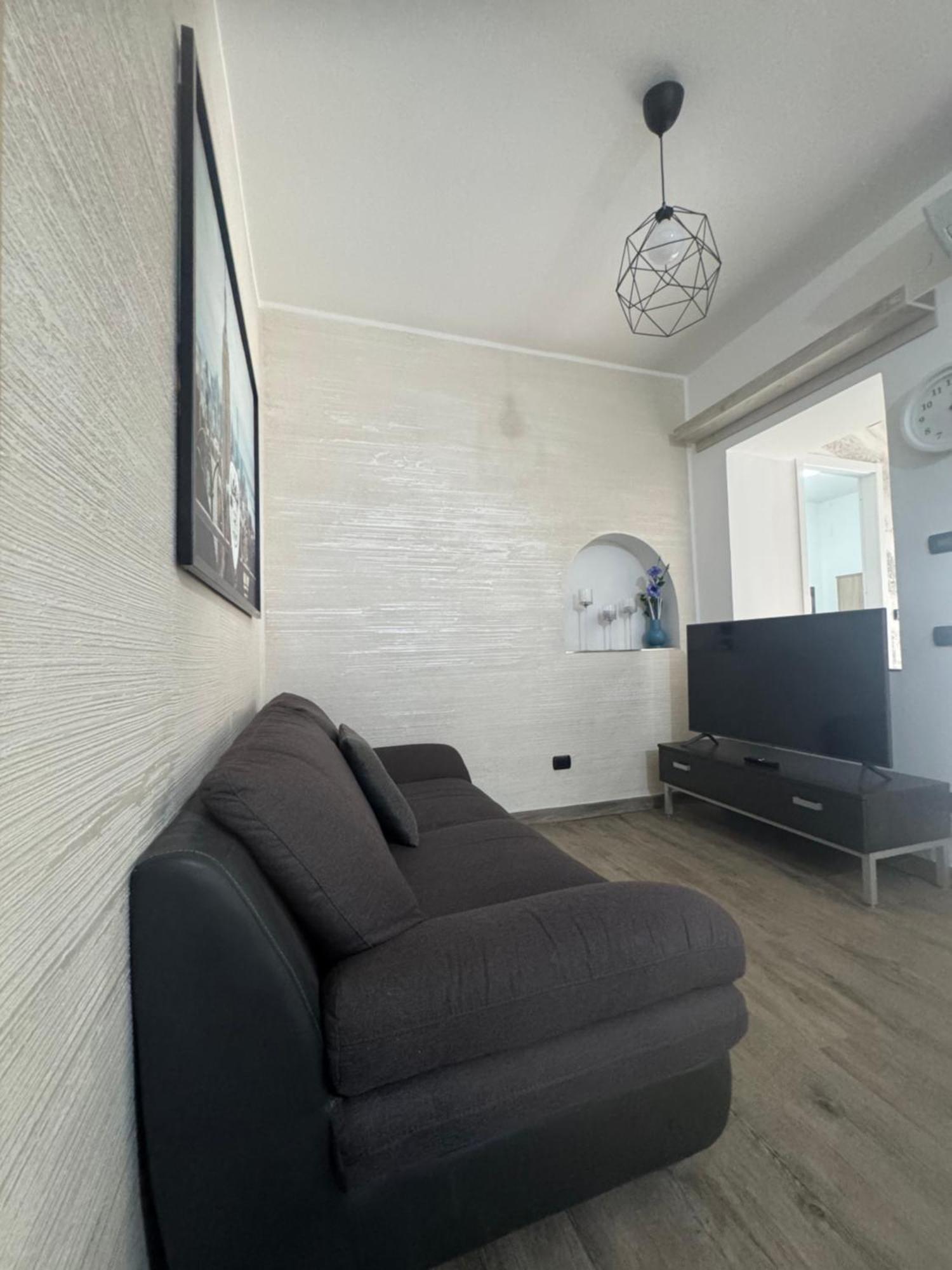 Casa Alessio - Elegante Appartamento Nel Cuore Di Cesano Maderno Εξωτερικό φωτογραφία